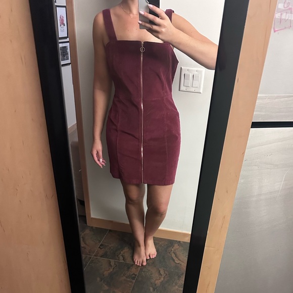 Forever 21 | Fall Red Corduroy Mini - Picture 3 of 4